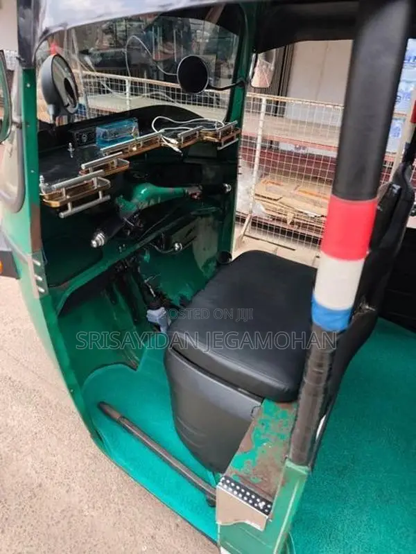 Bajaj RE 2005