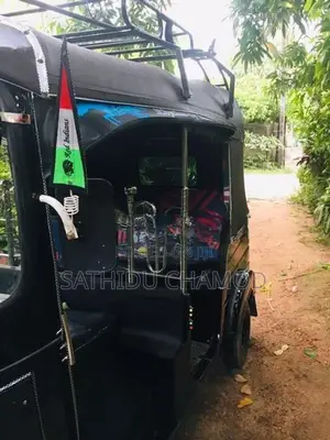 Bajaj RE 2013