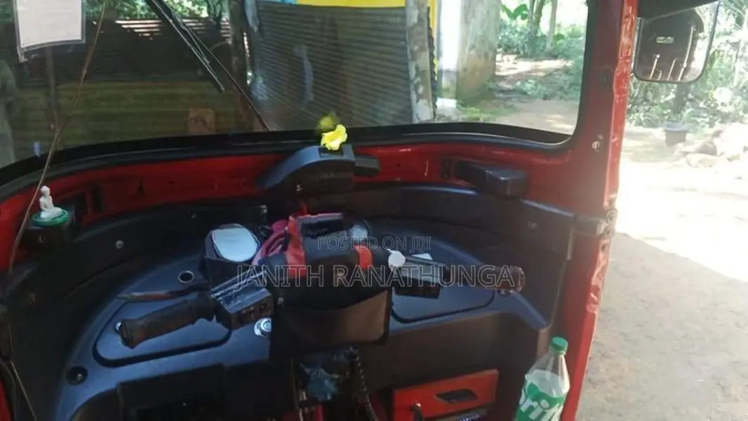 Bajaj RE 2016