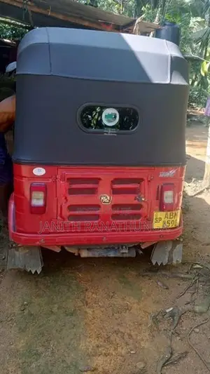 Bajaj RE 2016
