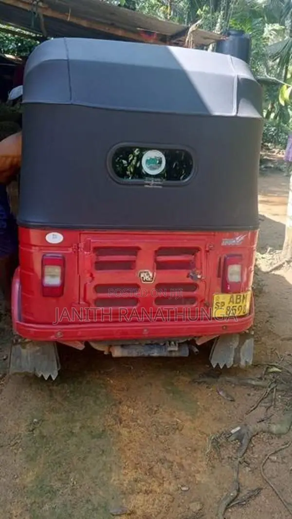 Bajaj RE 2016