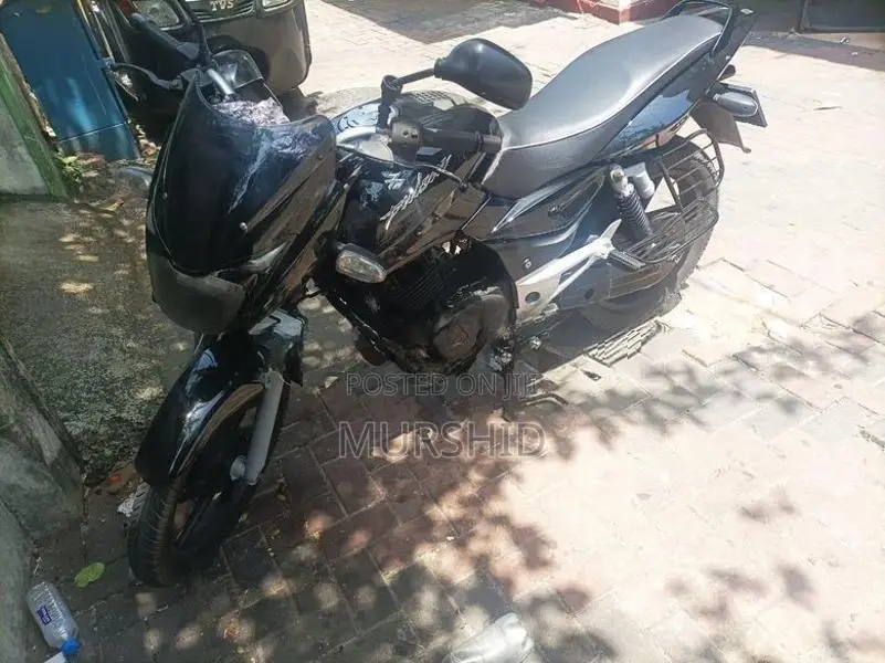 Bajaj Pulsar 150 2005