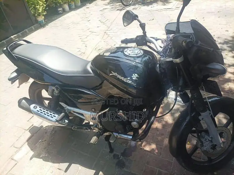 Bajaj Pulsar 150 2005