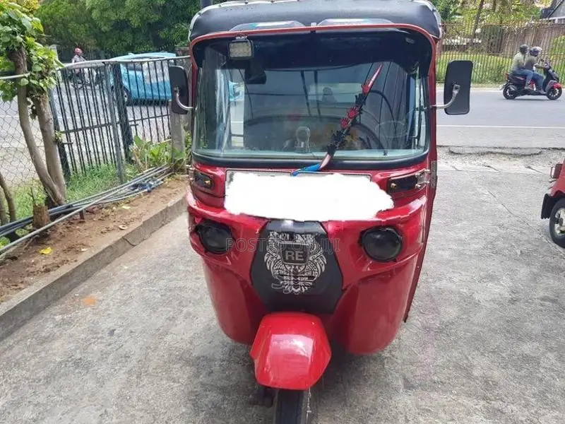 Bajaj RE 205 2015
