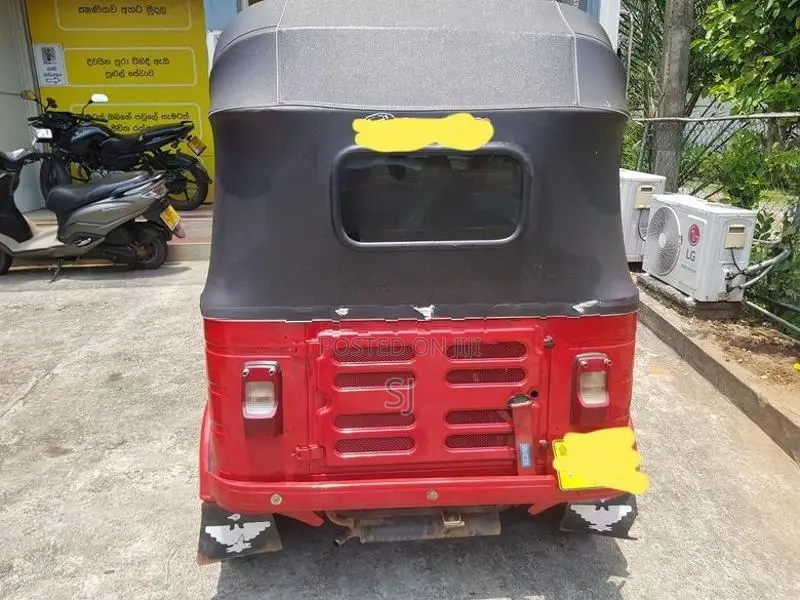 Bajaj RE 205 2015