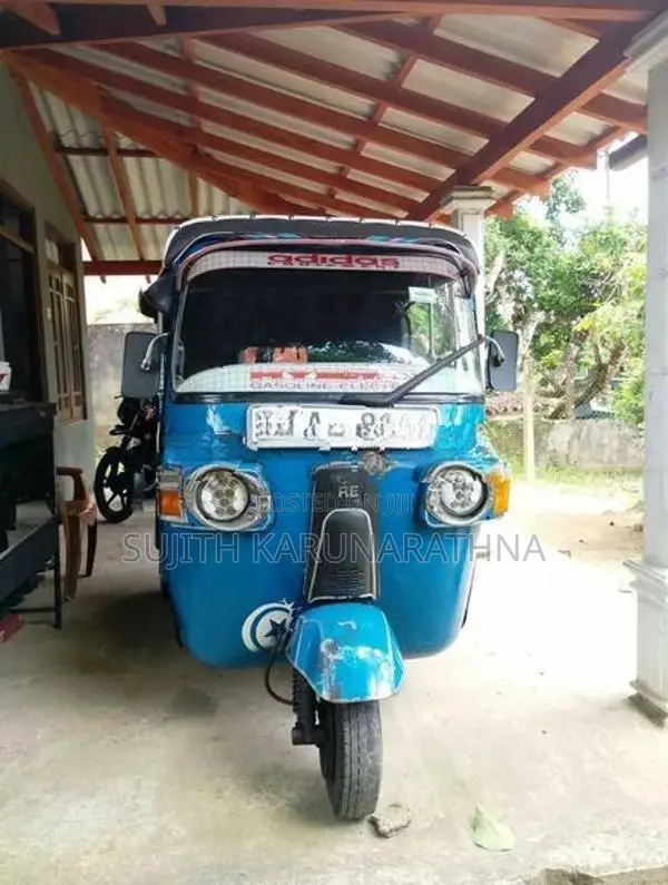 Bajaj RE 2010