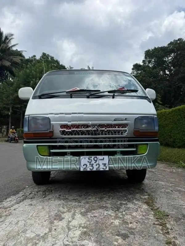 Toyota Dolphin LH102 1991