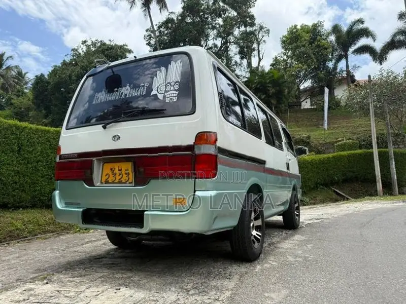Toyota Dolphin LH102 1991