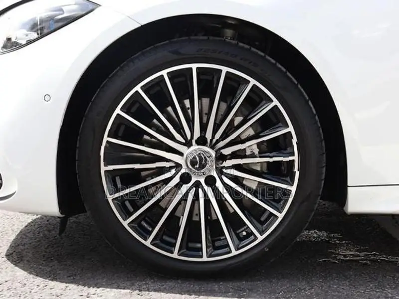 Mercedes Benz C200 AMGLine LUXURY 2025