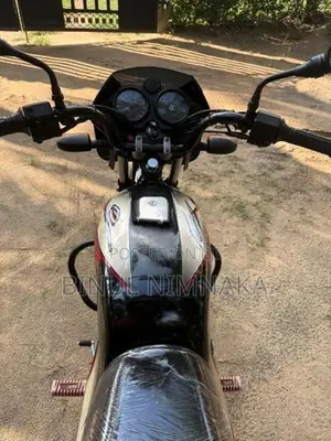 Bajaj CT100 ES 2025