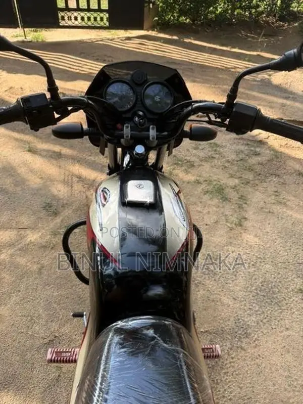 Bajaj CT100 ES 2025