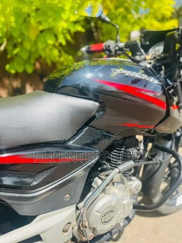 Bajaj Pulsar 150 2015