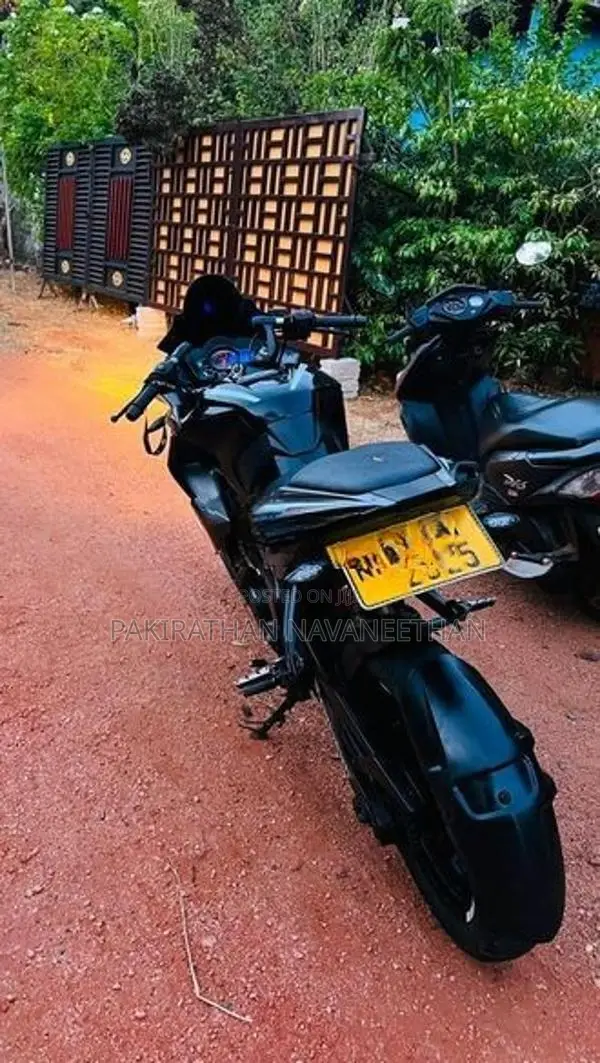 Bajaj Pulsar RS200 2018