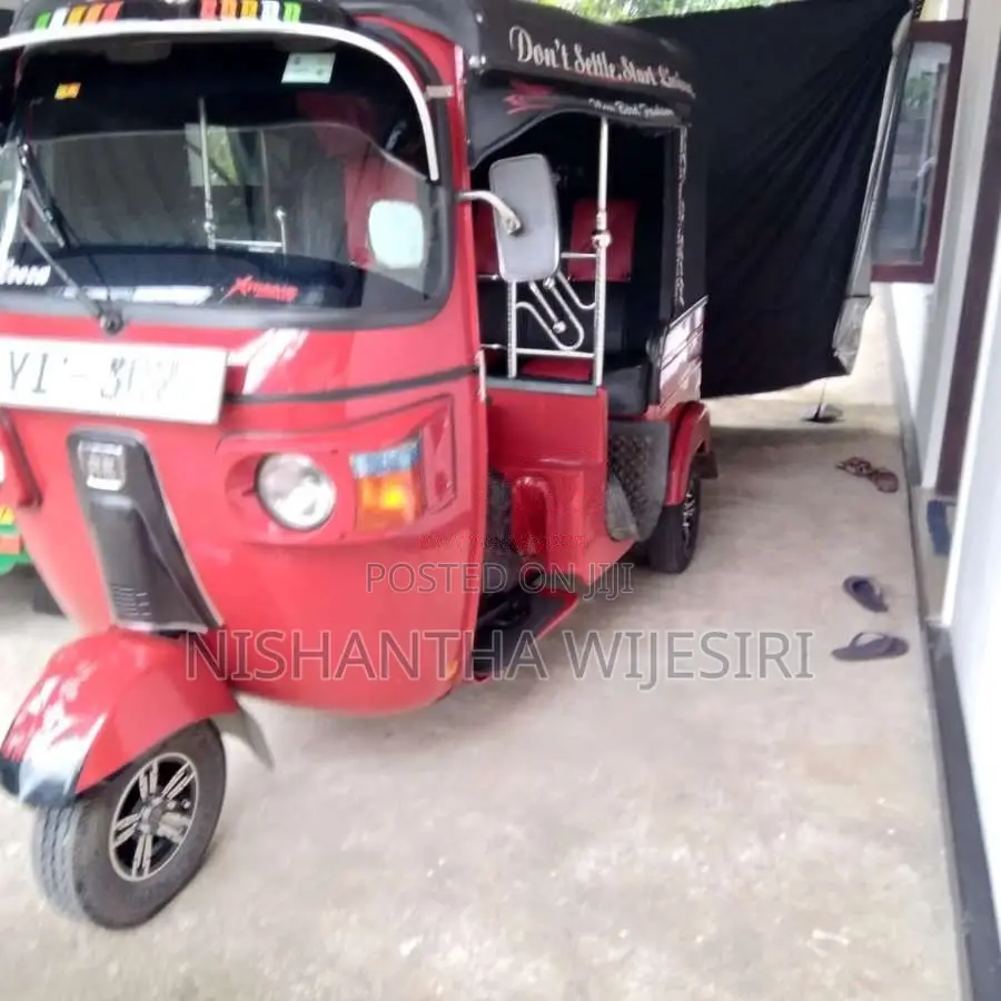 Bajaj RE 205 2011 Three Wheel (Used)