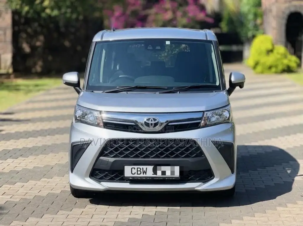Toyota Roomy 2023 Crew Cab (Used)
