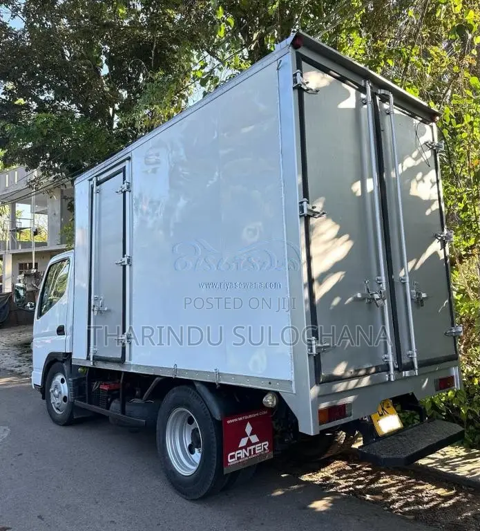 Mitsubishi Canter 10.5 Full Body 2013 Lorry (Used)