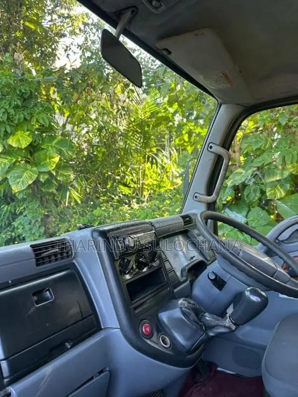 Mitsubishi Canter 10.5 Full Body 2013 Lorry (Used)