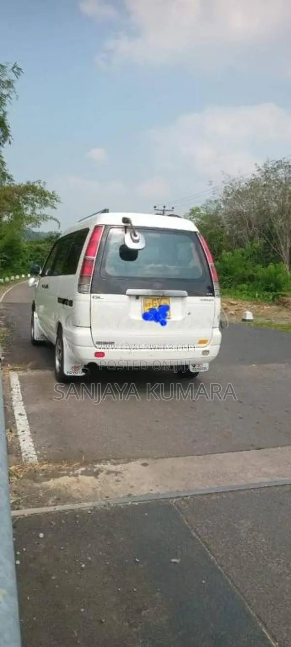 Toyota TOYOACE Noah KR41 1998 Van (Used)
