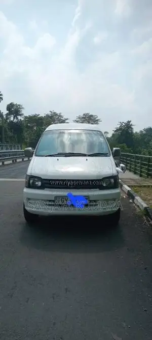 Toyota TOYOACE Noah KR41 1998 Van (Used)