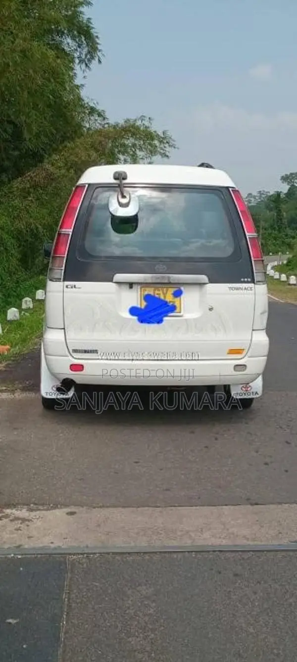 Toyota TOYOACE Noah KR41 1998 Van (Used)
