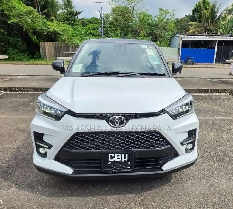 Toyota Raize 2025 SUV (Used)