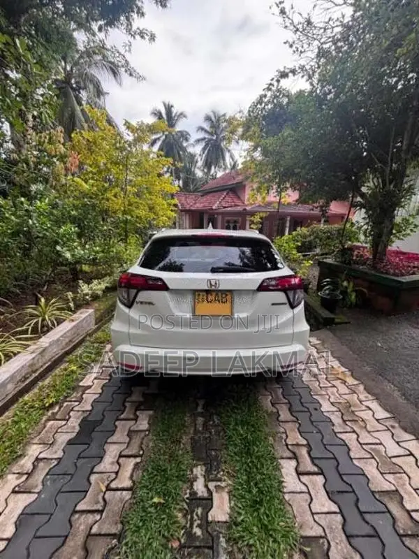 Honda Vezel 2014 SUV (Used)