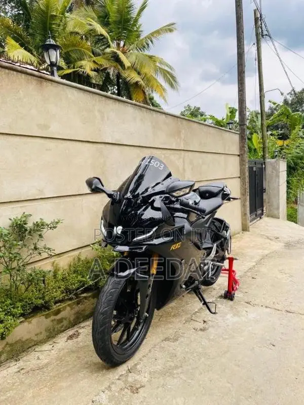 Yamaha R15 2025 Motorbike (Used)