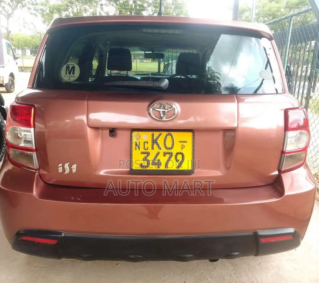 Toyota IST 2011 Car (Used)
