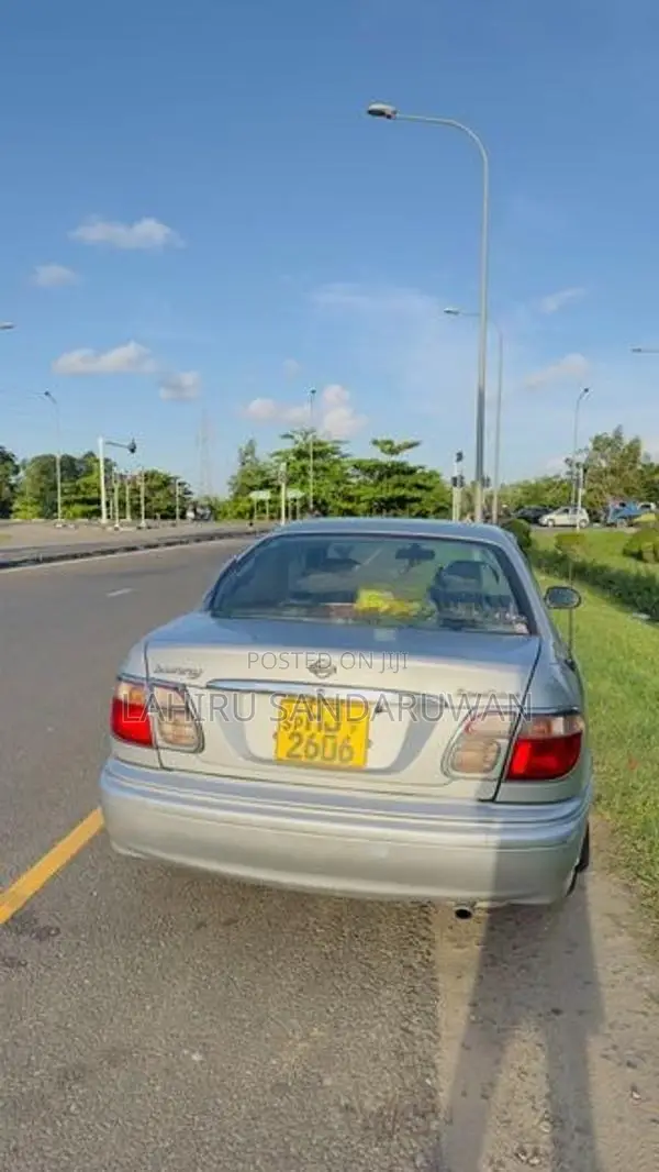 Nissan Sunny 2000