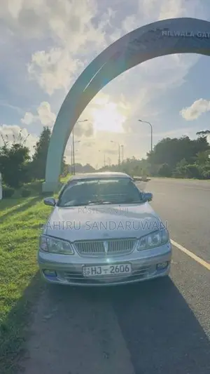 Nissan Sunny 2000