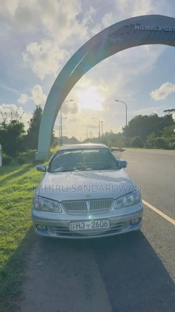 Nissan Sunny 2000