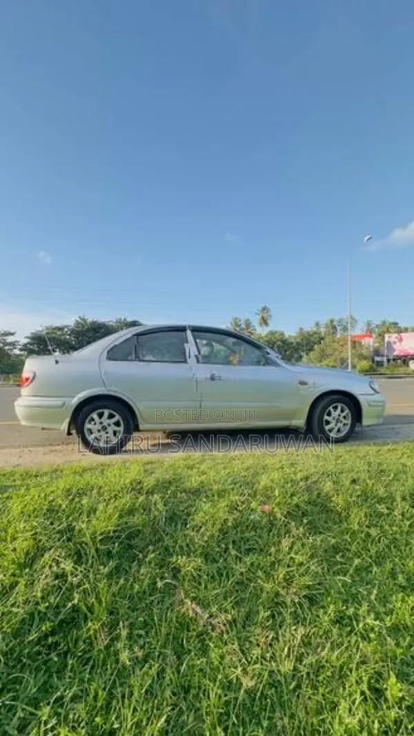 Nissan Sunny 2000