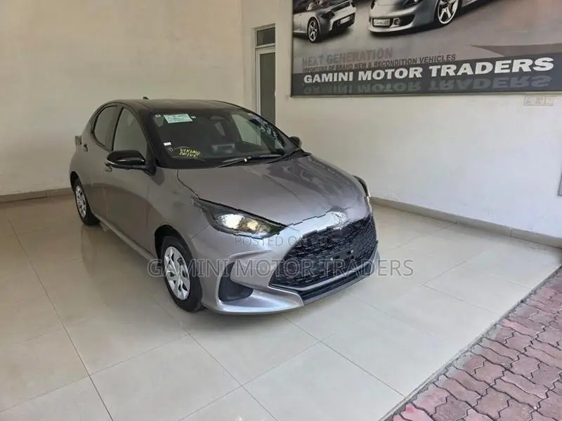 Toyota Yaris G BSM 2TONE 360 2025