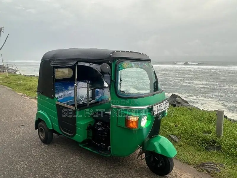 Bajaj RE 2013