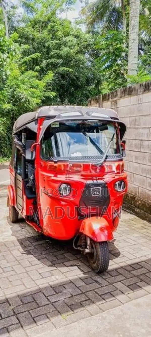 Bajaj RE 2015