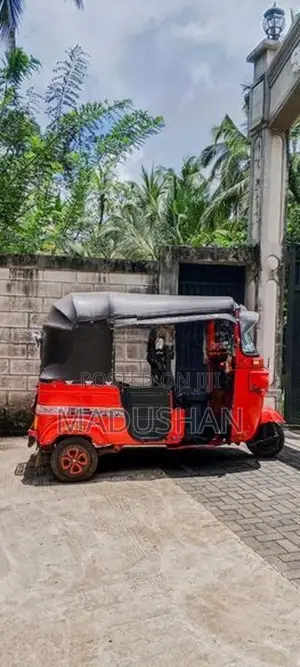 Bajaj RE 2015