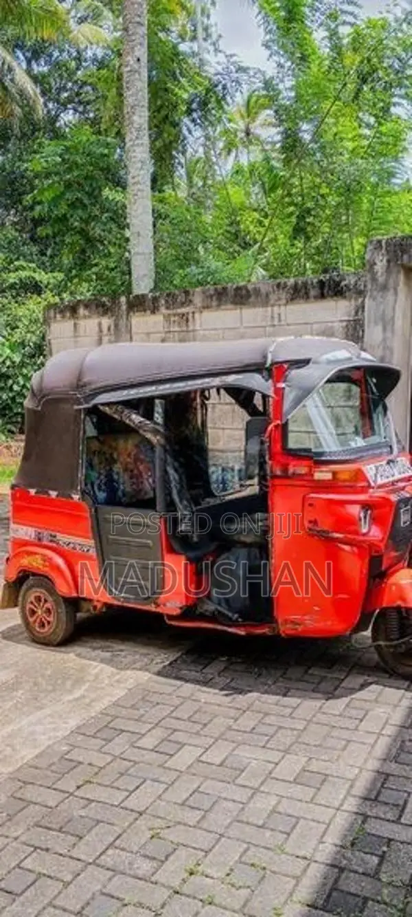 Bajaj RE 2015