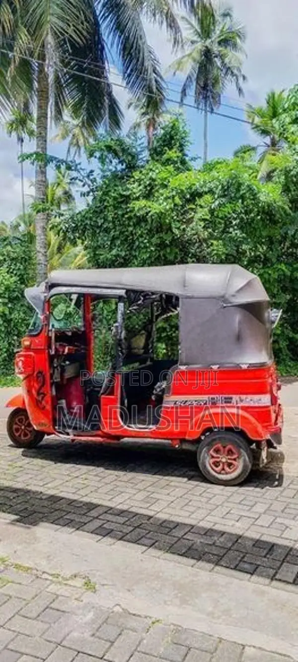 Bajaj RE 2015