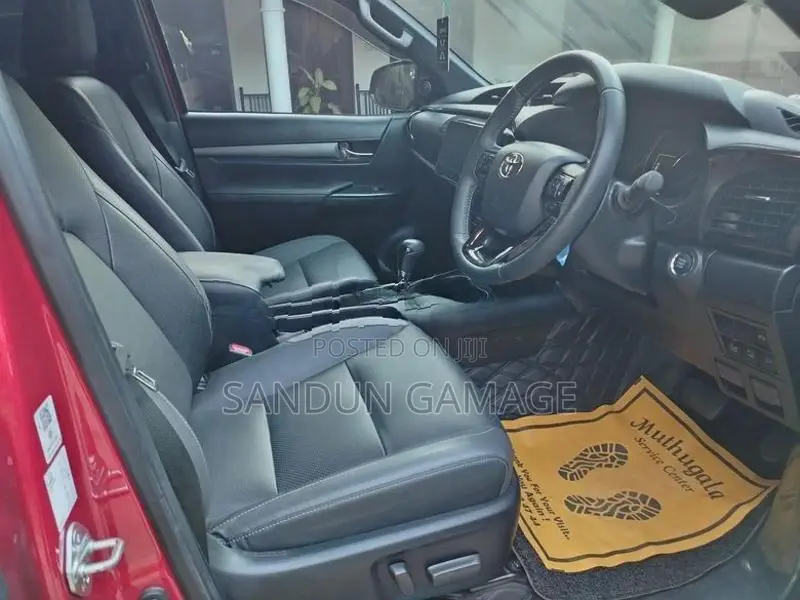 Toyota Hilux REVO ROCCO 2025