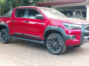 Toyota Hilux REVO ROCCO 2025