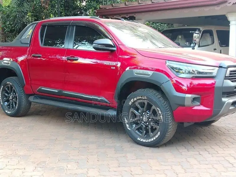 Toyota Hilux REVO ROCCO 2025