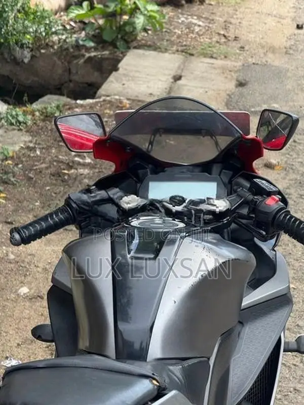 Yamaha R15 2018