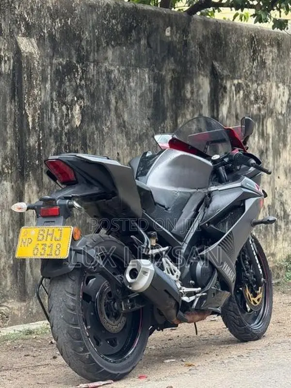 Yamaha R15 2018