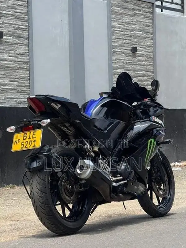 Yamaha R15 2019