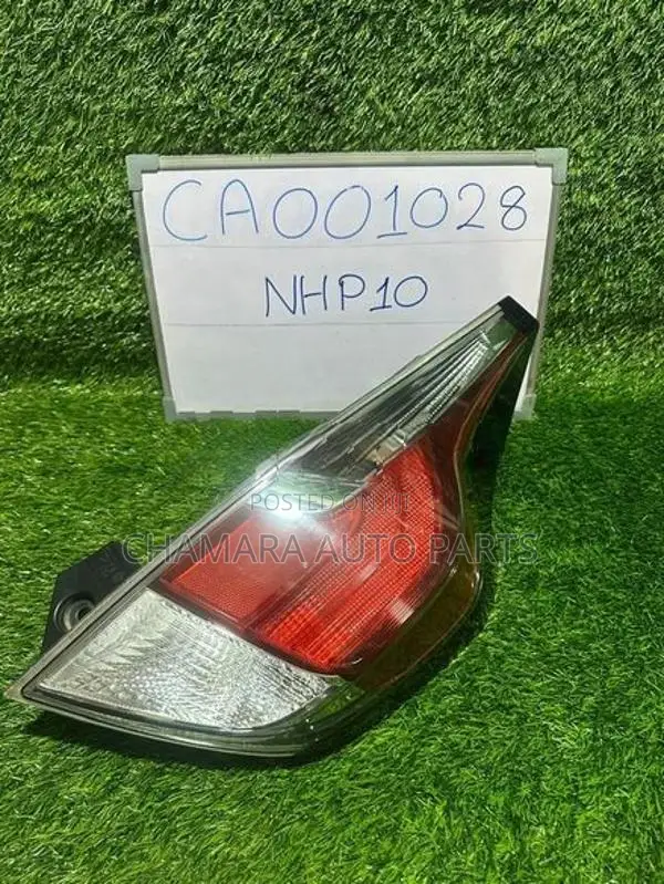 Toyota Aqua (NHP-10/ X-Urban) Tai Light