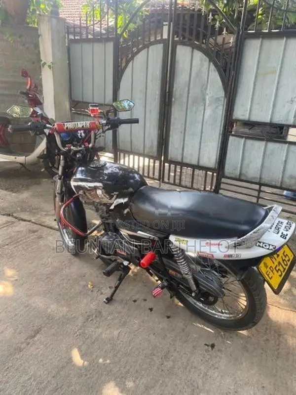 Bajaj CT100 2005