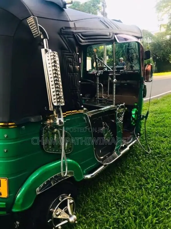 Bajaj RE 2016
