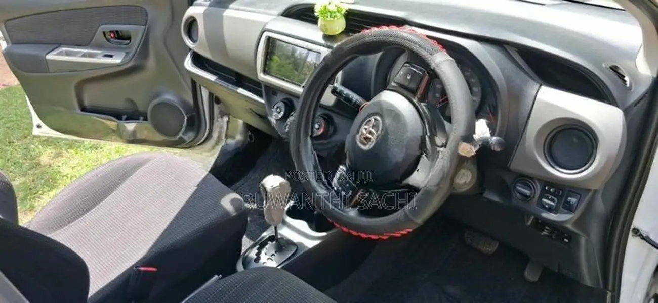 Toyota Vitz 2015
