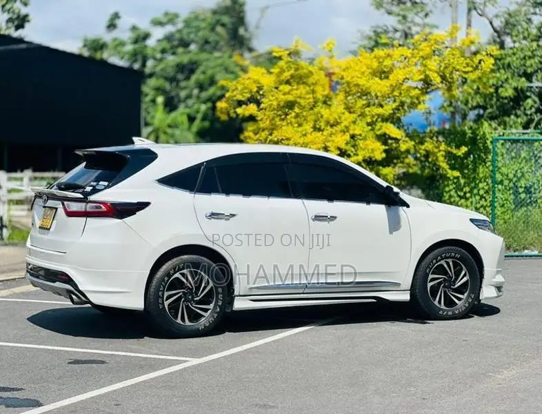 Toyota Harrier 2017