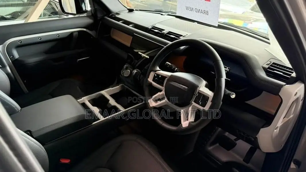 Land Rover Defender Stairght Petrol 2026